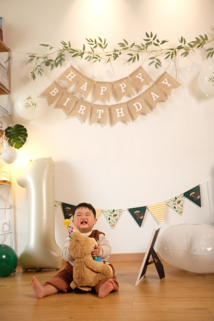 儿子一岁,在家中